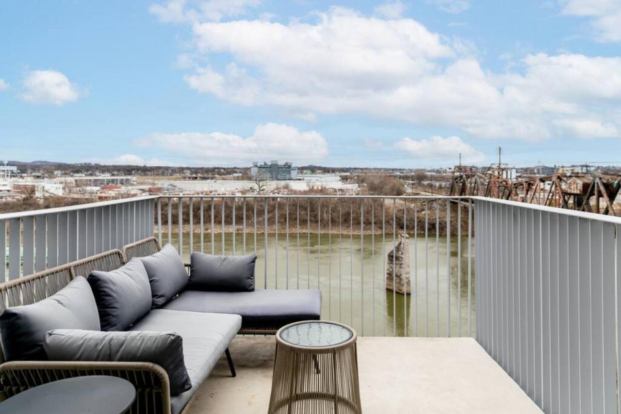 Stunning River View Condo Walk To Downtown Rooftop Patio ナッシュビル エクステリア 写真