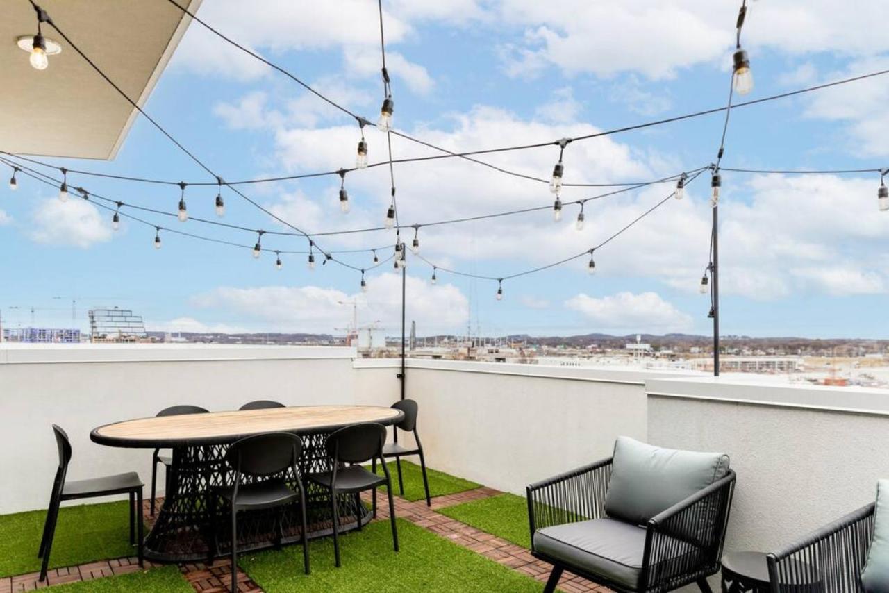 Stunning River View Condo Walk To Downtown Rooftop Patio ナッシュビル エクステリア 写真