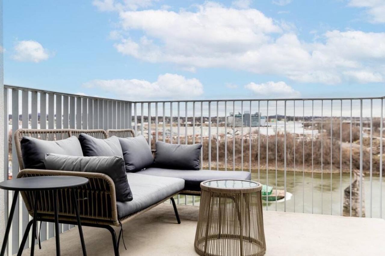 Stunning River View Condo Walk To Downtown Rooftop Patio ナッシュビル エクステリア 写真