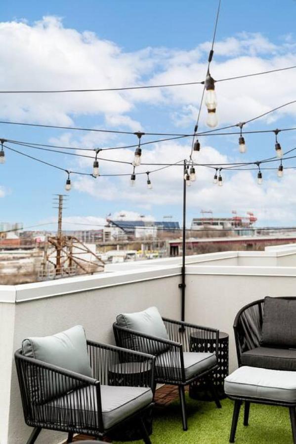 Stunning River View Condo Walk To Downtown Rooftop Patio ナッシュビル エクステリア 写真